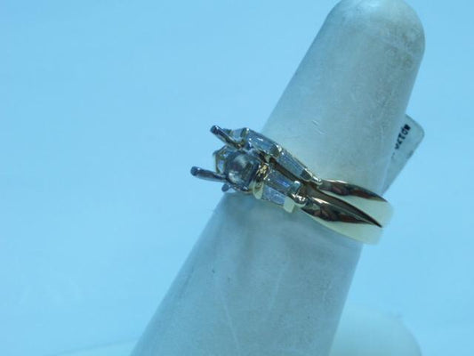 Maharaja Collection Round Diamond Semi-Mount Engagement Ring in 14K Yellow Gold