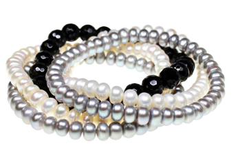 Maharaja Collection Gray and White Pearls with Faceted Black Onyx Stretch Bracelet